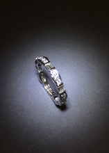 Carica l&#39;immagine nel visualizzatore di Gallery, Diamond Eternity Band Ring
