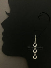 Carica l&#39;immagine nel visualizzatore di Gallery, Open-space Teardrop Diamond Earrings
