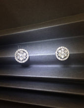 Carica l&#39;immagine nel visualizzatore di Gallery, Halo Stud Diamond Earrings
