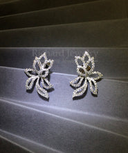 이미지를 갤러리 뷰어에 로드 , Flower Diamond Earrings
