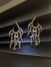 Carica l&#39;immagine nel visualizzatore di Gallery, Diamond Chandelier Earrings
