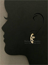 Carica l&#39;immagine nel visualizzatore di Gallery, Multi-curve Diamond Earrings
