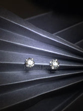 Carica l&#39;immagine nel visualizzatore di Gallery, Forever Fashionable Diamond Stud Earrings
