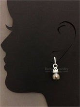 Load image into Gallery viewer, Dangling Black Pearl Earrings
