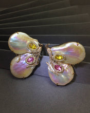 Carica l&#39;immagine nel visualizzatore di Gallery, One-Of-A-Kind Pearl Earrings
