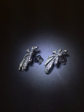 画像をギャラリービューアに読み込む, Floral Diamond Earrings
