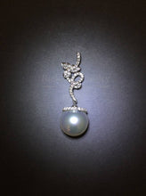 Load image into Gallery viewer, South Sea Pearl Diamond Pendant
