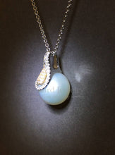 Load image into Gallery viewer, Two-Tone Gold Pearl Pendant

