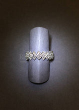 Carica l&#39;immagine nel visualizzatore di Gallery, Classic Pave Diamond Soft Ring
