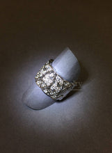 Carica l&#39;immagine nel visualizzatore di Gallery, Soft Band Diamond Ring
