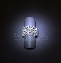 Carica l&#39;immagine nel visualizzatore di Gallery, 3-Rows Halo Diamond Ring
