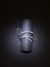 Carica l&#39;immagine nel visualizzatore di Gallery, Ribbon Openwork Diamond Ring
