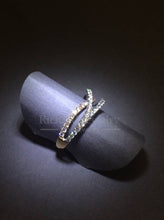 將圖片載入圖庫檢視器 Two-Tone Gold Open-Space Diamond Ring
