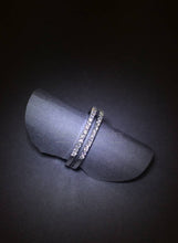 Carica l&#39;immagine nel visualizzatore di Gallery, Open-Space Double-Band Diamond Ring
