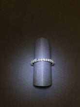Carica l&#39;immagine nel visualizzatore di Gallery, One-row Diamond Ring
