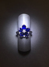 이미지를 갤러리 뷰어에 로드 , Blue Sapphire Flower Ring
