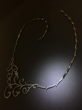 Carica l&#39;immagine nel visualizzatore di Gallery, Leaf Diamond Necklace

